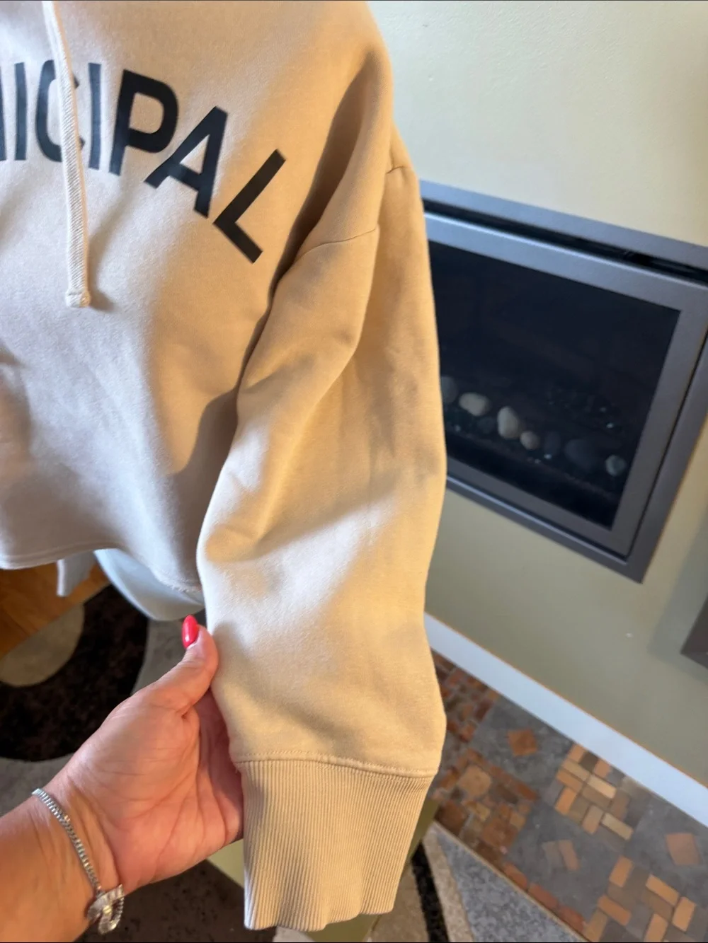 Municipal Logo Crop Hoodie - Cream_4